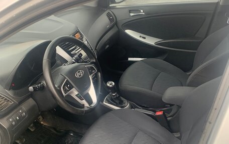 Hyundai Solaris II рестайлинг, 2011 год, 820 000 рублей, 12 фотография