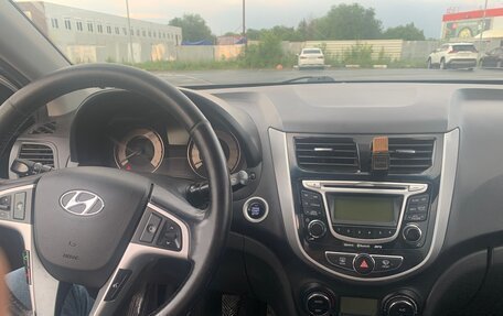 Hyundai Solaris II рестайлинг, 2011 год, 820 000 рублей, 10 фотография