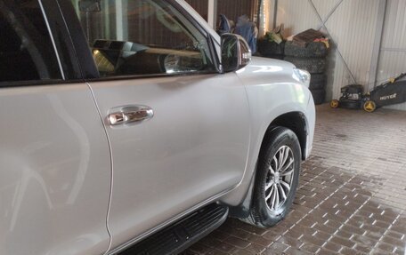 Toyota Land Cruiser Prado 150 рестайлинг 2, 2016 год, 3 300 000 рублей, 3 фотография