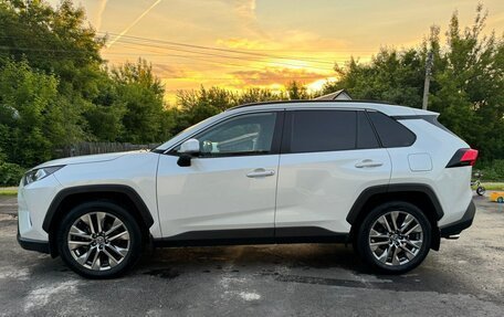Toyota RAV4, 2021 год, 4 100 000 рублей, 3 фотография