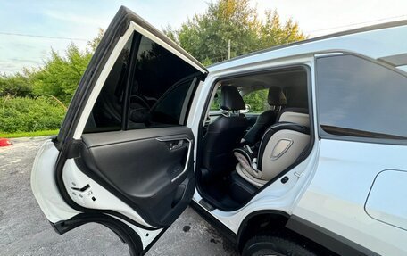 Toyota RAV4, 2021 год, 4 100 000 рублей, 6 фотография