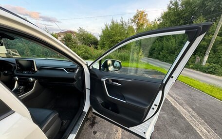 Toyota RAV4, 2021 год, 4 100 000 рублей, 2 фотография