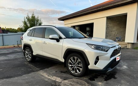 Toyota RAV4, 2021 год, 4 100 000 рублей, 10 фотография