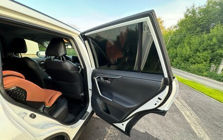 Toyota RAV4, 2021 год, 4 100 000 рублей, 8 фотография