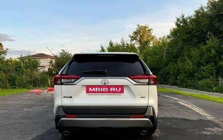 Toyota RAV4, 2021 год, 4 100 000 рублей, 12 фотография