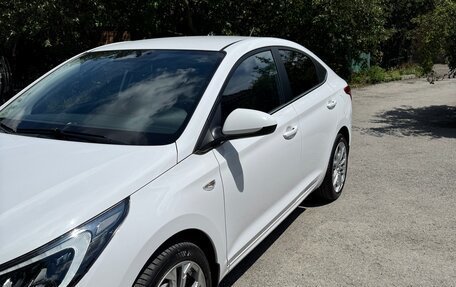 Hyundai Solaris II рестайлинг, 2021 год, 1 870 000 рублей, 3 фотография