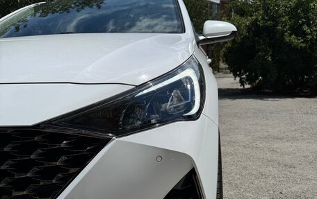 Hyundai Solaris II рестайлинг, 2021 год, 1 870 000 рублей, 2 фотография