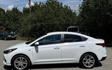 Hyundai Solaris II рестайлинг, 2021 год, 1 870 000 рублей, 4 фотография