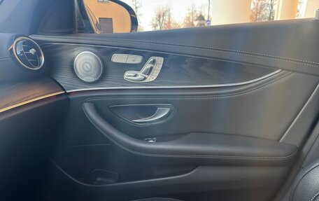 Mercedes-Benz E-Класс, 2019 год, 4 650 000 рублей, 29 фотография