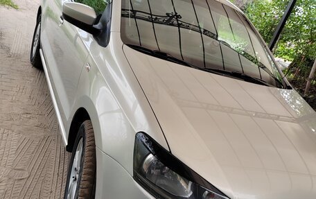 Volkswagen Polo VI (EU Market), 2010 год, 730 000 рублей, 2 фотография