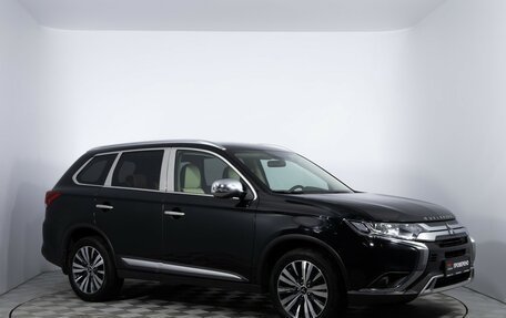 Mitsubishi Outlander III рестайлинг 3, 2020 год, 2 180 000 рублей, 3 фотография