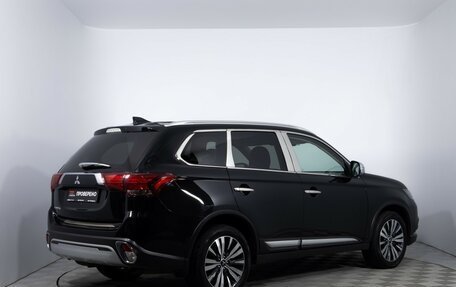Mitsubishi Outlander III рестайлинг 3, 2020 год, 2 180 000 рублей, 5 фотография