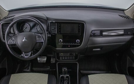 Mitsubishi Outlander III рестайлинг 3, 2020 год, 2 180 000 рублей, 13 фотография