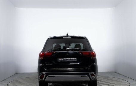Mitsubishi Outlander III рестайлинг 3, 2020 год, 2 180 000 рублей, 6 фотография