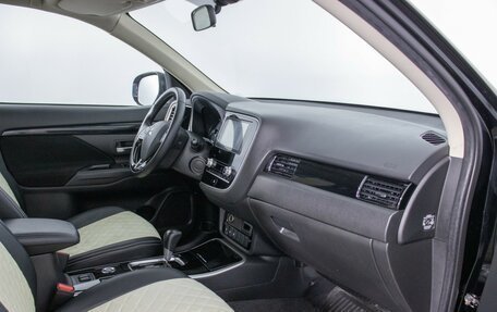 Mitsubishi Outlander III рестайлинг 3, 2020 год, 2 180 000 рублей, 9 фотография