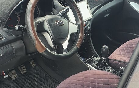 Hyundai Solaris II рестайлинг, 2014 год, 650 000 рублей, 10 фотография