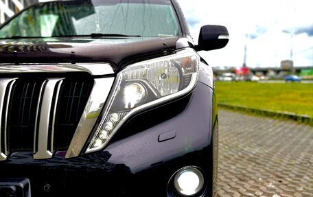 Toyota Land Cruiser Prado 150 рестайлинг 2, 2017 год, 3 750 000 рублей, 6 фотография