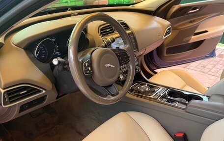 Jaguar XE I рестайлинг, 2016 год, 1 990 000 рублей, 9 фотография