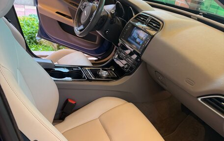 Jaguar XE I рестайлинг, 2016 год, 1 990 000 рублей, 11 фотография