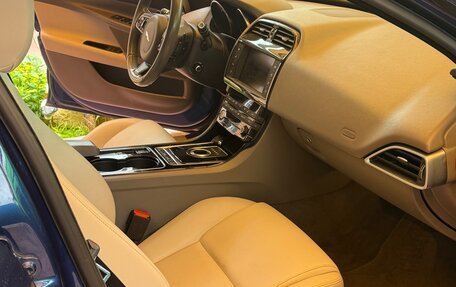 Jaguar XE I рестайлинг, 2016 год, 1 990 000 рублей, 15 фотография