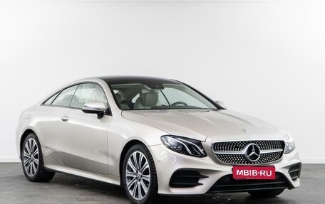 Mercedes-Benz E-Класс, 2019 год, 3 200 000 рублей, 1 фотография