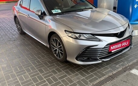 Toyota Camry, 2023 год, 3 555 000 рублей, 2 фотография
