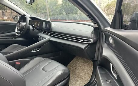 Hyundai Elantra, 2022 год, 1 590 000 рублей, 13 фотография