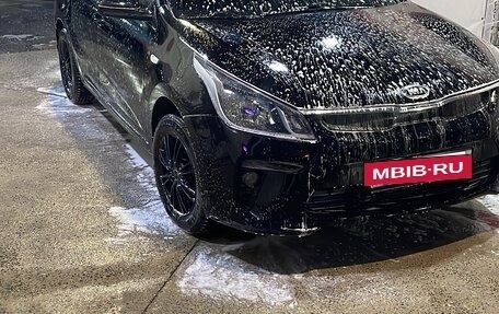 KIA Rio IV, 2018 год, 950 000 рублей, 2 фотография