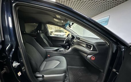 Toyota Camry, 2018 год, 2 150 000 рублей, 10 фотография