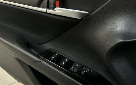 Toyota Camry, 2018 год, 2 150 000 рублей, 19 фотография