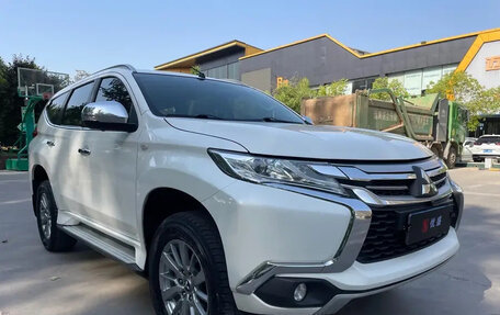 Mitsubishi Pajero Sport III рестайлинг, 2021 год, 2 650 000 рублей, 3 фотография