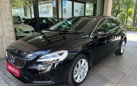 Volvo V40 II рестайлинг, 2015 год, 864 000 рублей, 2 фотография