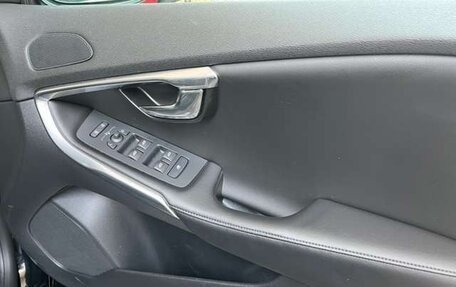 Volvo V40 II рестайлинг, 2015 год, 864 000 рублей, 10 фотография
