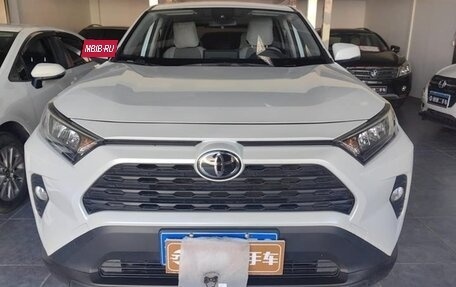 Toyota RAV4, 2021 год, 2 000 010 рублей, 3 фотография