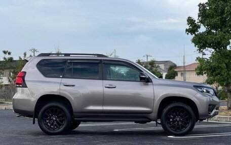 Toyota Land Cruiser Prado 150 рестайлинг 2, 2022 год, 3 780 001 рублей, 4 фотография