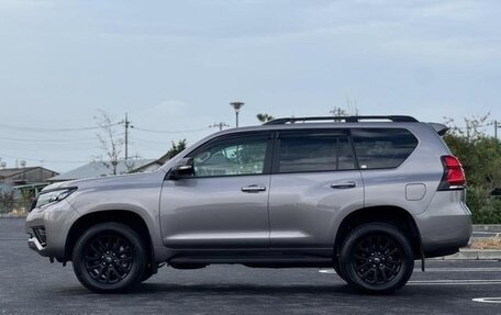Toyota Land Cruiser Prado 150 рестайлинг 2, 2022 год, 3 780 001 рублей, 8 фотография