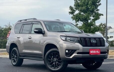 Toyota Land Cruiser Prado 150 рестайлинг 2, 2022 год, 3 780 001 рублей, 3 фотография