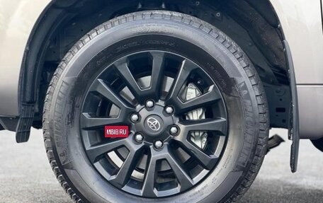 Toyota Land Cruiser Prado 150 рестайлинг 2, 2022 год, 3 780 001 рублей, 16 фотография