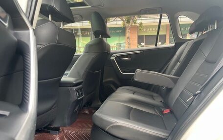 Toyota RAV4, 2021 год, 2 709 010 рублей, 14 фотография