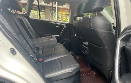 Toyota RAV4, 2021 год, 2 709 010 рублей, 13 фотография
