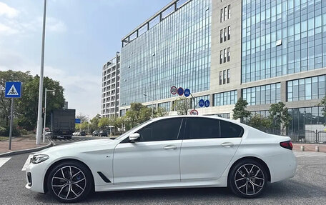 BMW 5 серия, 2022 год, 3 775 000 рублей, 4 фотография