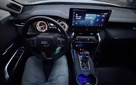 Toyota Harrier, 2022 год, 3 685 030 рублей, 5 фотография