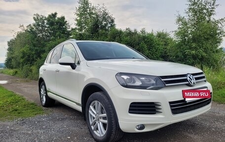 Volkswagen Touareg III, 2011 год, 2 195 000 рублей, 2 фотография