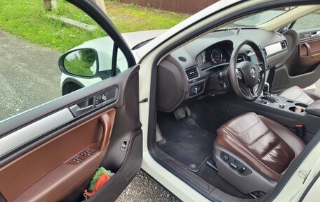 Volkswagen Touareg III, 2011 год, 2 195 000 рублей, 15 фотография