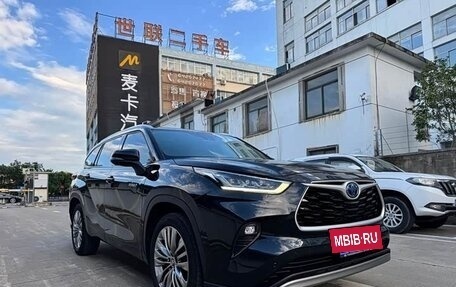 Toyota Highlander, 2022 год, 3 535 010 рублей, 2 фотография