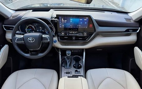 Toyota Highlander, 2022 год, 3 535 010 рублей, 15 фотография