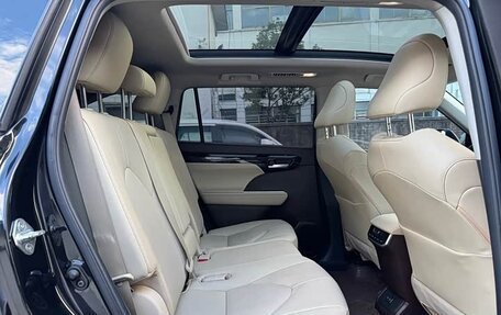 Toyota Highlander, 2022 год, 3 535 010 рублей, 11 фотография