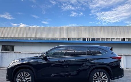 Toyota Highlander, 2022 год, 3 535 010 рублей, 4 фотография
