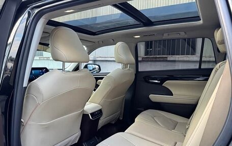 Toyota Highlander, 2022 год, 3 535 010 рублей, 12 фотография