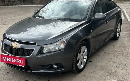 Chevrolet Cruze II, 2010 год, 700 000 рублей, 4 фотография